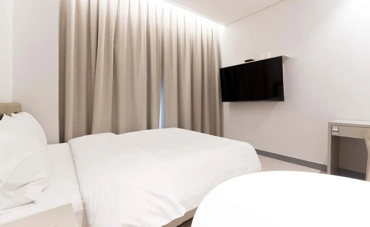 H Avenue Hotel Idae Shinchon Сеул
