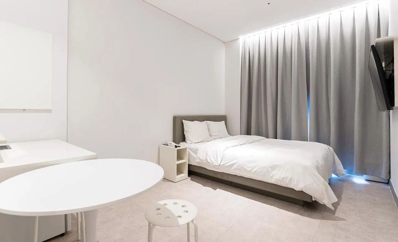 H Avenue Hotel Idae Shinchon Сеул 3*,