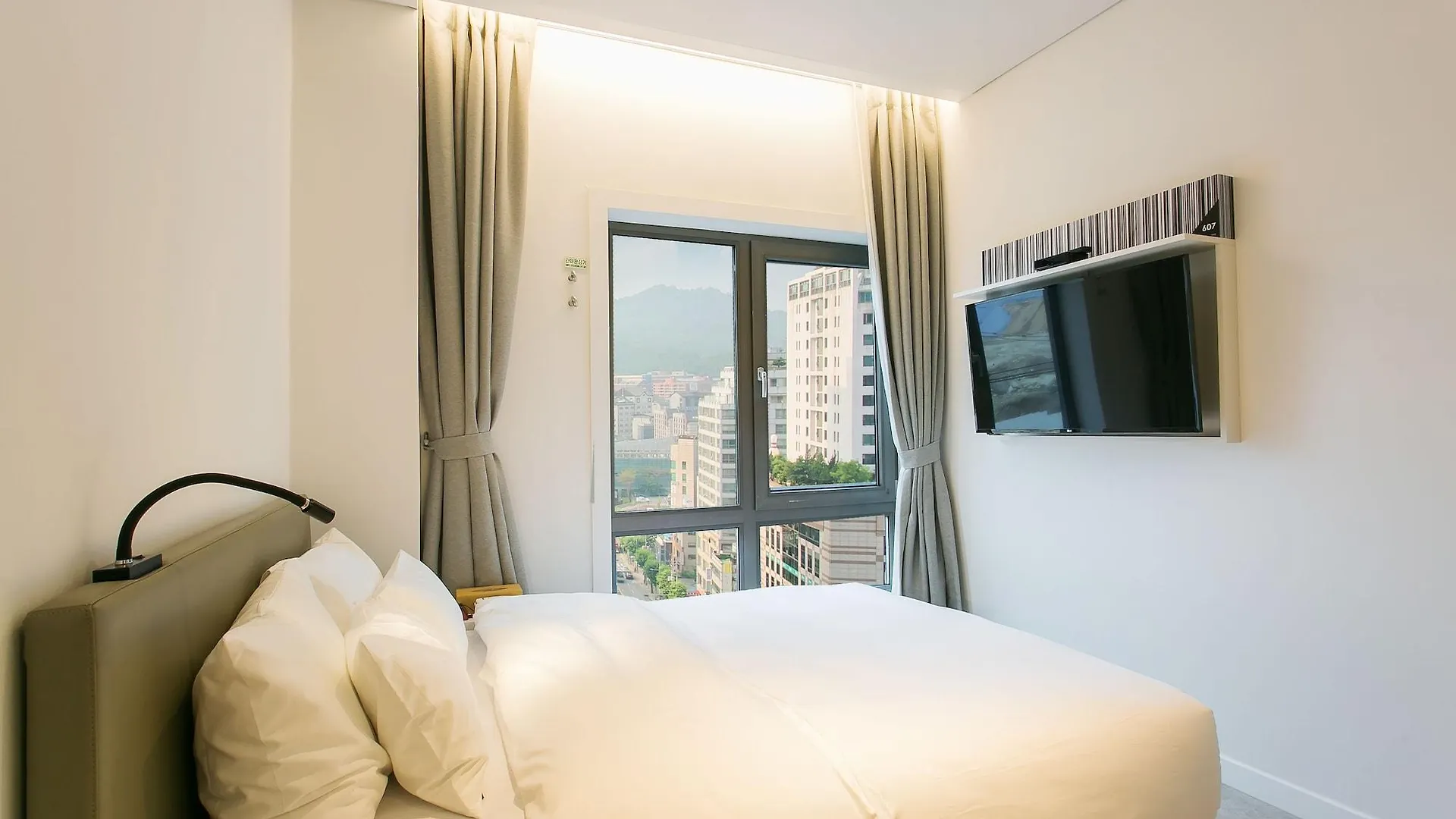 H Avenue Hotel Idae Shinchon Сеул Южная Корея