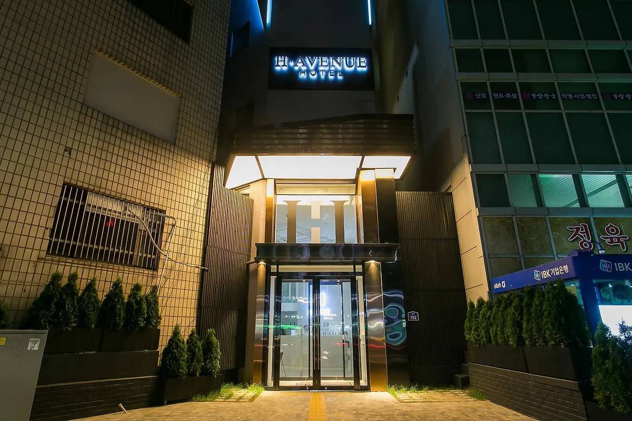 H Avenue Hotel Idae Shinchon Сеул