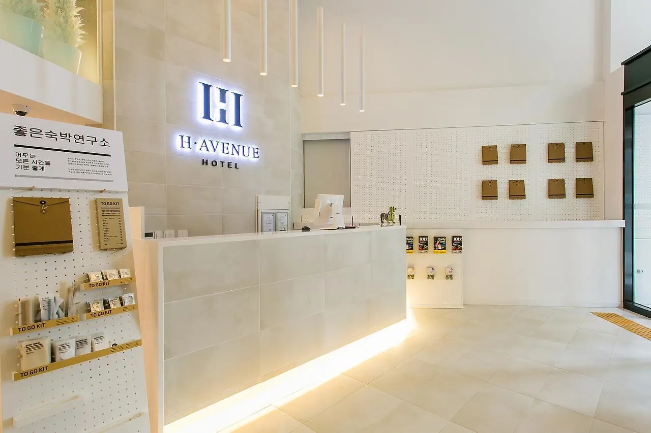 H Avenue Hotel Idae Shinchon Сеул 3*,